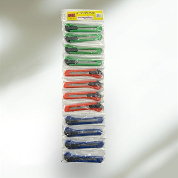 CUTTER PLASTICO DE 18 MM RETRACTIL - Imagen 2