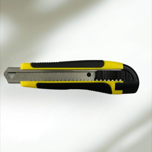 CUTTER DE 18 MM
