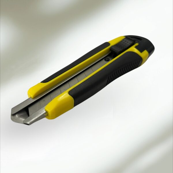 CUTTER DE 18 MM - Imagen 2